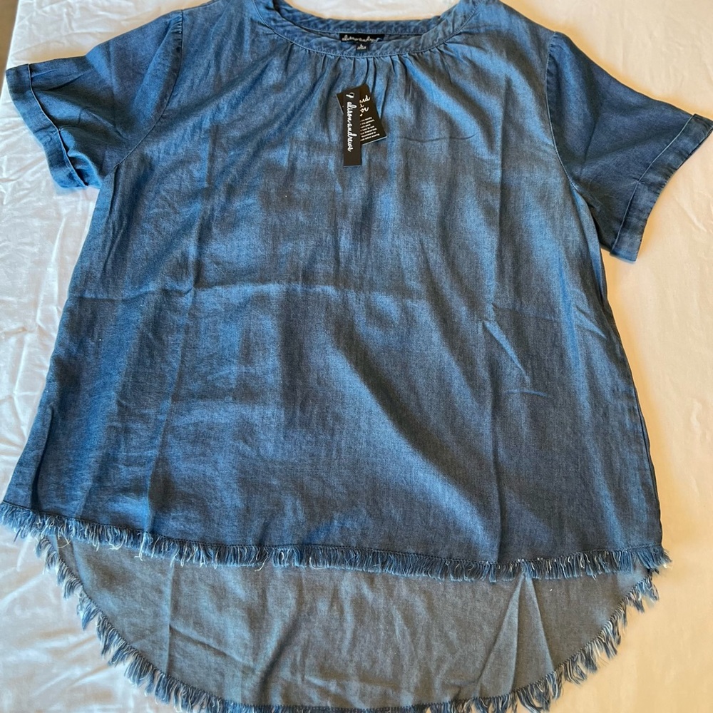 SUPER CUTE NWT DENIM FRAY HIGH LOW BLOUSE L